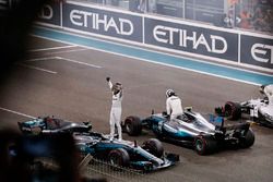 Льюис Хэмилтон и Валттери Боттас, Mercedes AMG F1 W08, Фелипе Масса, Williams FW40
