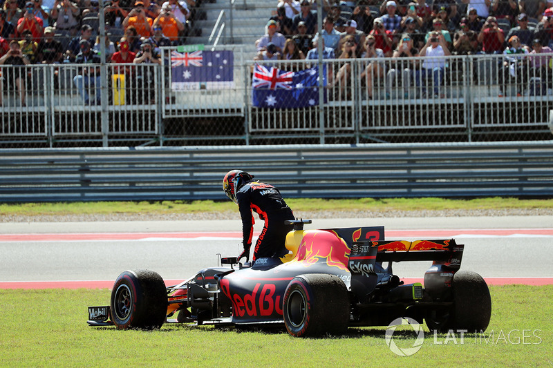 Daniel Ricciardo, Red Bull Racing RB13 si ritira dalla gara