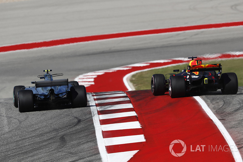 Valtteri Bottas, Mercedes AMG F1 W08, battles with Max Verstappen, Red Bull Racing RB13