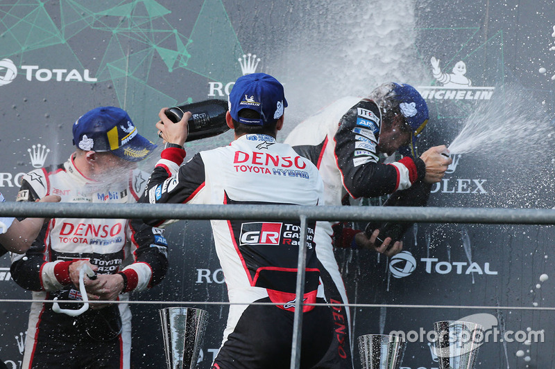 Podium: race winners #8 Toyota Gazoo Racing Toyota TS050: Sébastien Buemi, Kazuki Nakajima, Fernando Alonso, celebrate with champagne