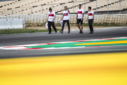 Marcus Ericsson, Sauber walks the track