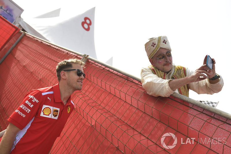 Sebastian Vettel, Ferrari fans selfie