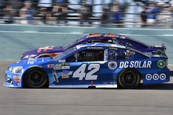 Kyle Larson, Chip Ganassi Racing Chevrolet, Denny Hamlin, Joe Gibbs Racing Toyota