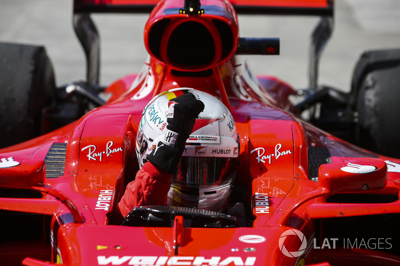 El ganador de la carrera de Brasil Sebastian Vettel, Ferrari