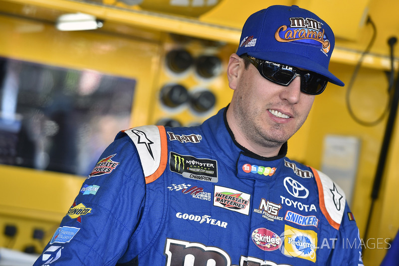 Kyle Busch: campeão de 2015, 43 vitórias na carreira, sendo uma em Homestead-Miami.