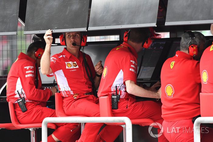 Pórtico de pared de pozo de Ferrari