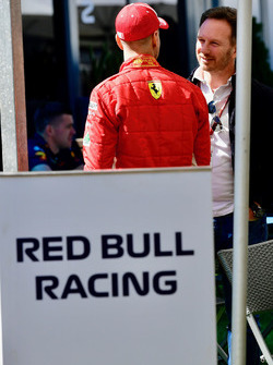 Sebastian Vettel, Ferrari e Christian Horner, Team Principal Red Bull Racing