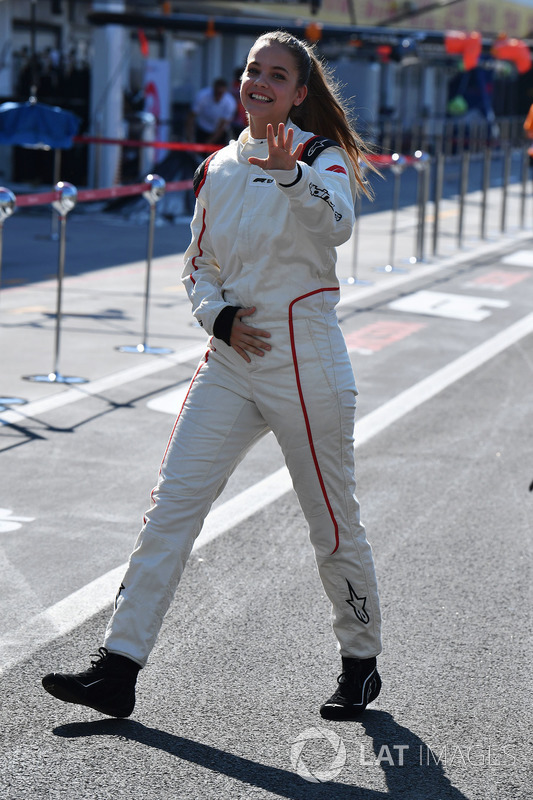 F1 Experiences coche de 2 plazas Barbara Palvin