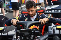 Daniel Ricciardo, Red Bull Racing RB14 en la parrilla