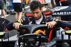 Daniel Ricciardo, Red Bull Racing RB14 en la parrilla