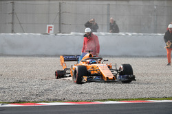 Fernando Alonso, McLaren MCL33 spins into the gravel trap after his rear wheel comes off