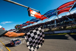 Race winner Shane van Gisbergen, Triple Eight Race Engineering Holden