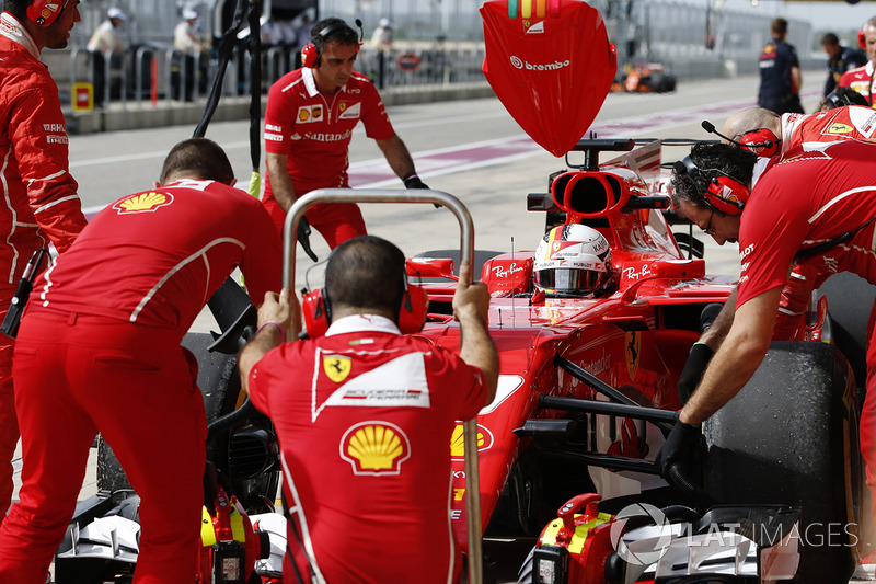 Sebastian Vettel, Ferrari SF70H en pits