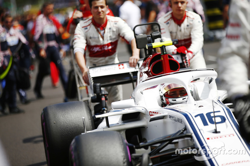 Charles Leclerc, Sauber C37, arrive sur la grille