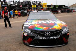 Kyle Busch, Joe Gibbs Racing, Toyota Camry Skittles Sweet Heat