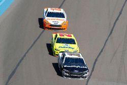 Aric Almirola, Stewart-Haas Racing, Ford Fusion Smithfield, Paul Menard, Wood Brothers Racing, Ford Fusion Menards / Dutch Boy and Ryan Blaney, Team Penske, Ford Fusion Devilbiss
