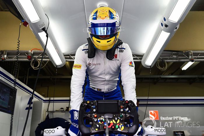 Detalle del volante del coche de Marcus Ericsson, Sauber C36