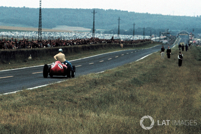 Reims 1960: Tony Brooks (Vanwall) menumpang Willy Mairesse (Ferrari)
