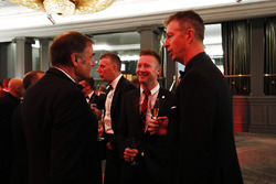 Dick Bennetts parla con Matt Neal e Gordon Shedden