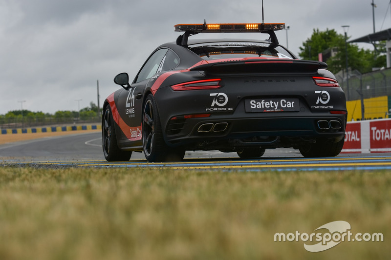 Porsche safety car