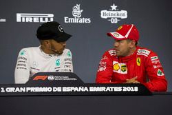 Lewis Hamilton, Mercedes-AMG F1 e Sebastian Vettel, Ferrari, nella conferenza stampa