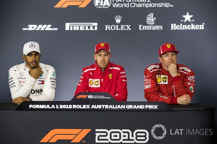 Lewis Hamilton, Mercedes-AMG F1, Sebastian Vettel, Ferrari e Kimi Raikkonen, Ferrari nella conferenza stampa