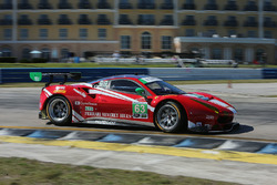 #63 Scuderia Corsa Ferrari 488 GT3: Christina Nielsen, Alessandro Balzan, Matteo Cressoni