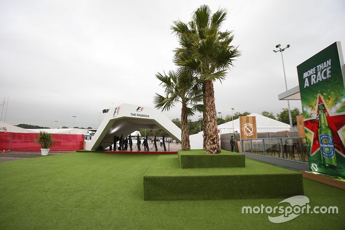 Entrada del Paddock