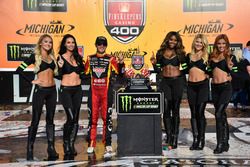 Race winner Kyle Larson, Chip Ganassi Racing Chevrolet