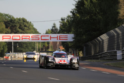 #2 Porsche Team Porsche 919 Hybrid: Timo Bernhard, Earl Bamber, Brendon Hartley