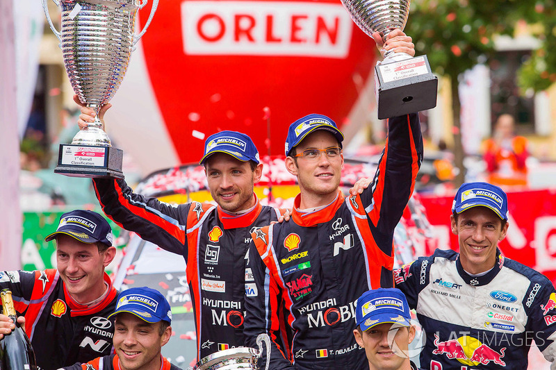 Podio: i vincitori Thierry Neuville, Nicolas Gilsoul, Hyundai Motorsport, al secondo posto Hayden Paddon, Sebastian Marshall, Hyundai Motorsport, al terzo posto Sébastien Ogier, Julien Ingrassia, M-Sport
