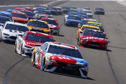 Kyle Busch, Joe Gibbs Racing Toyota, Ryan Blaney, Wood Brothers Racing Ford