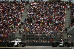 Kevin Magnussen, Haas F1 Team VF-17, Felipe Massa, Williams FW40