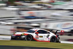 #911 Porsche Team North America Porsche 911 RSR: Patrick Pilet, Dirk Werner, Nick Tandy