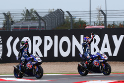 Il secondo classificato Alex Lowes, Pata Yamaha, il terzo classificato Michael van der Mark, Pata Ya
