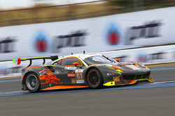 #61 Clearwater Racing Ferrari 488 GT3: Mok Weng Sun, Keita Sawa, Matt Griffin