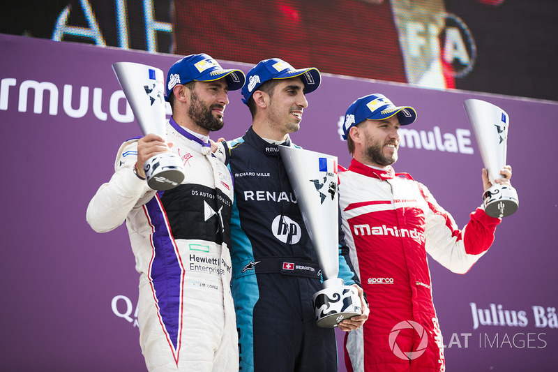 José María López, DS Virgin Racing, Sébastien Buemi, Renault e.Dams, and Nick Heidfeld, Mahindra Racing, celebra
