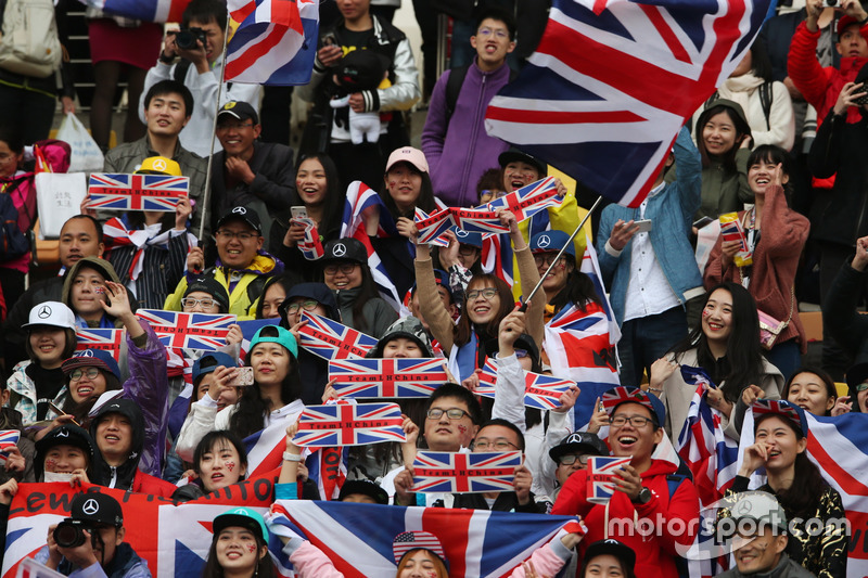 Big crowd support for Lewis Hamilton, Mercedes AMG