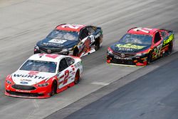 Brad Keselowski, Team Penske Ford, Matt Kenseth, Joe Gibbs Racing Toyota, Erik Jones, Furniture Row Racing Toyota