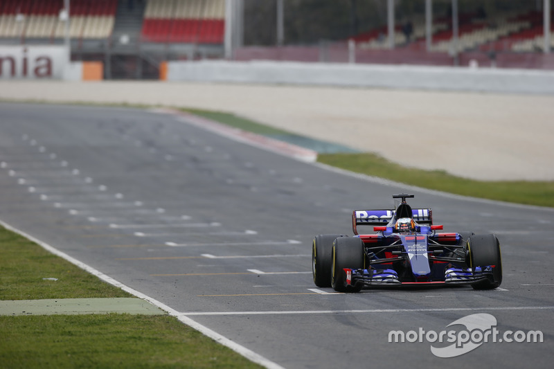 Carlos Sainz Jr., Scuderia Toro Rosso STR12, practicando una salida
