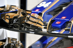 Sauber C36 front wing detail