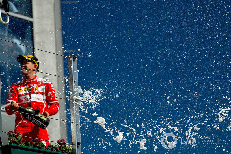 Podio: ganador de la carrera Sebastian Vettel, Ferrari