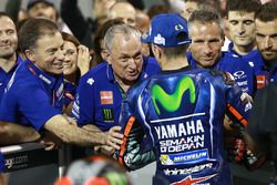 Le vainqueur Maverick Viñales, Yamaha Factory Racing, félicité par Ramon Forcada