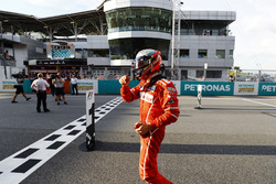 Kimi Raikkonen, Ferrari, festeggia dopo essersi qualificato al secondo posto