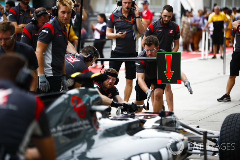 Haas F1 Team VF-17 pit stop antrenmanı