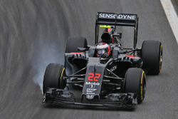 Jenson Button, McLaren MP4-31 locks up under braking