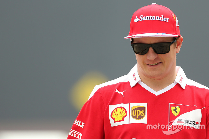 Kimi Raikkonen sairá da terceira posição e empatou a disputa na Ferrari, 10 a 10.