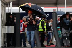 Max Verstappen, Red Bull Racing, kommt im Fahrerlager an