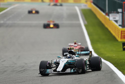 Valtteri Bottas, Mercedes AMG F1 W08, Kimi Raikkonen, Ferrari SF70H