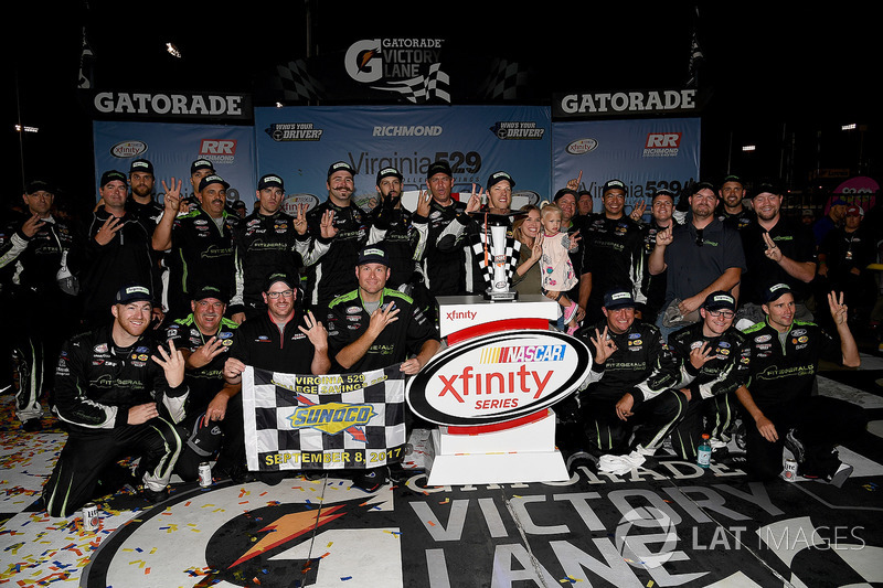 Ganador de la carrera Brad Keselowski, Team Penske Ford